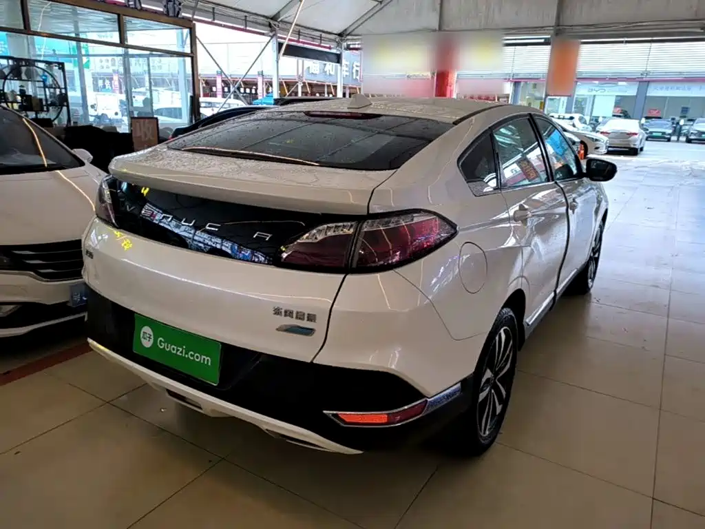 Venucia T90 2018 2018 2.0L CVT Smart Connection Fashion Edition China V