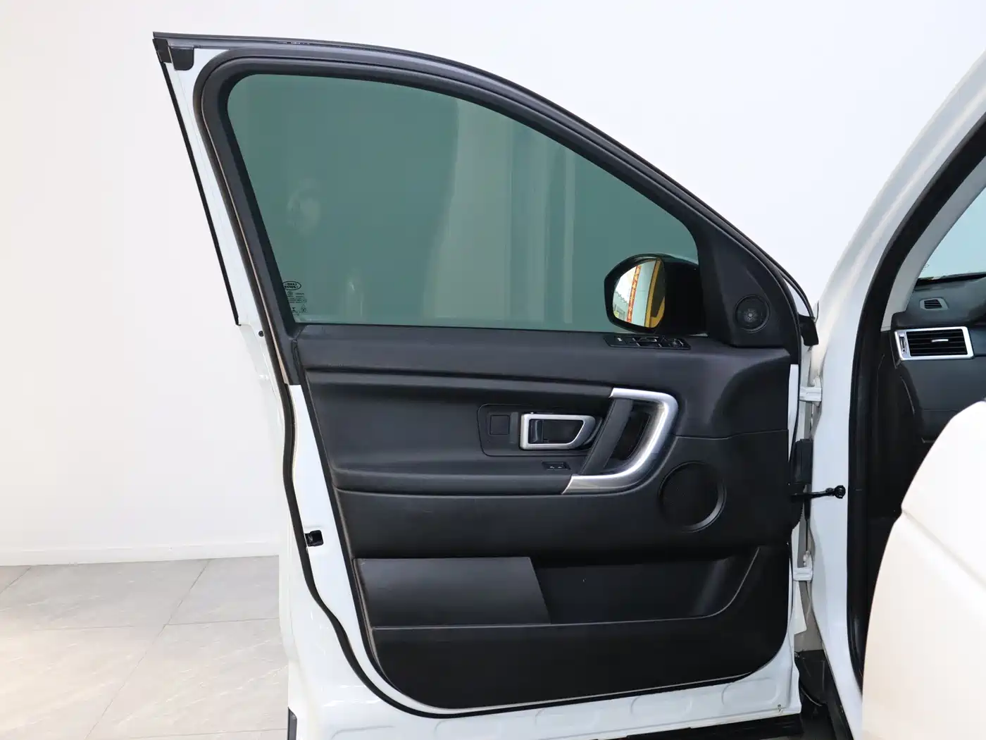 Land Rover Discovery Sport 2018 240PS SE Edition фото 11