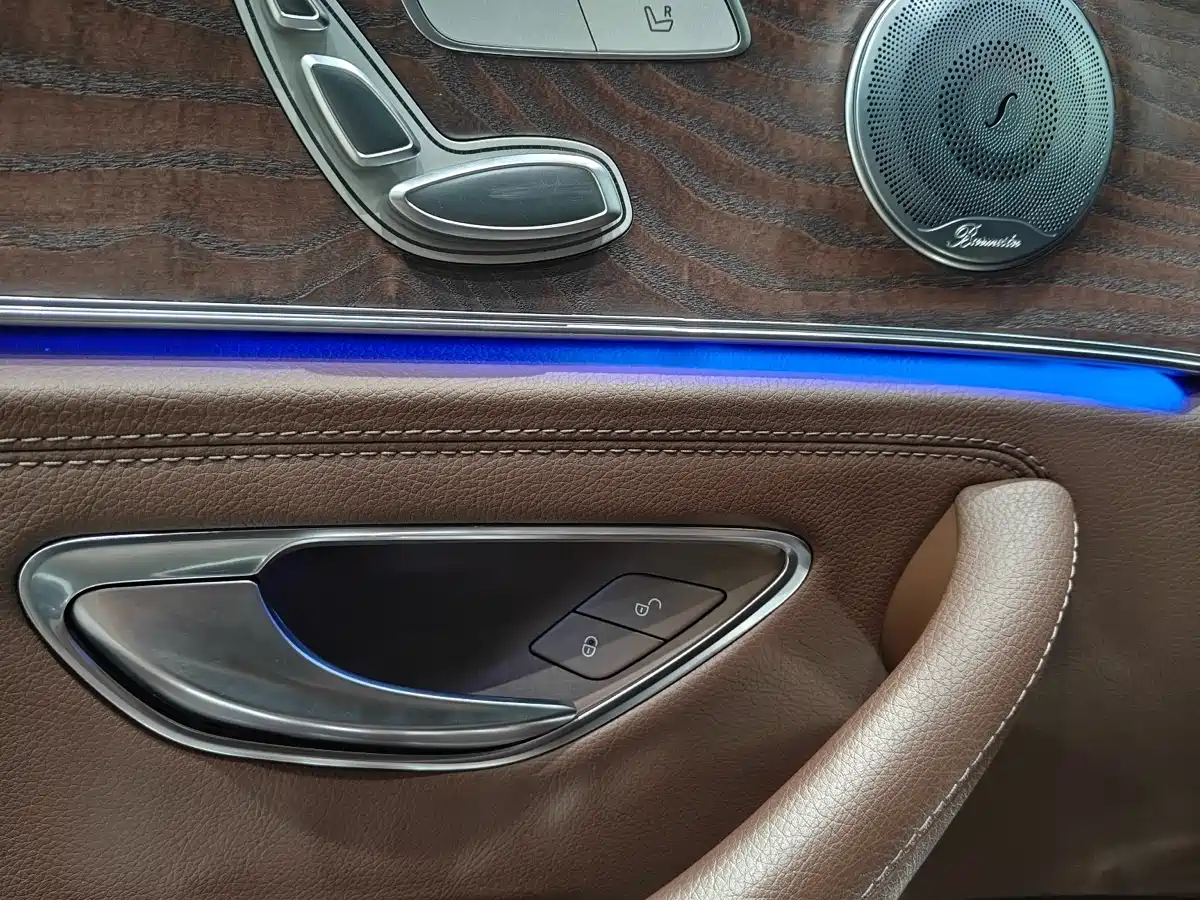 MERCEDES-BENZ E CLASS