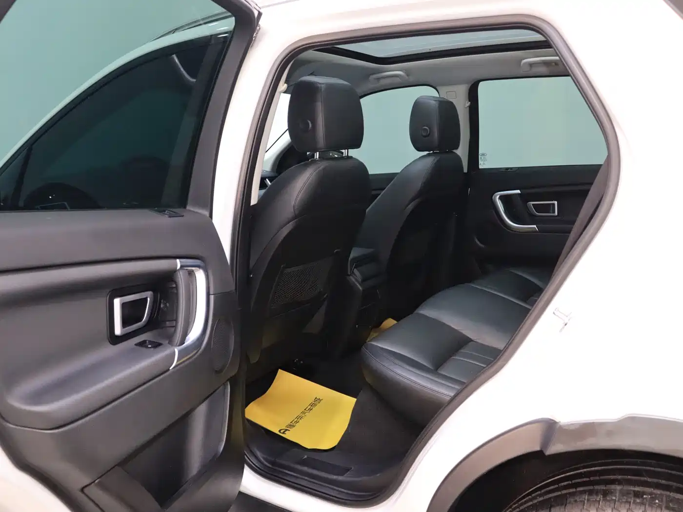 Land Rover Discovery Sport 2018 240PS SE Edition фото 13