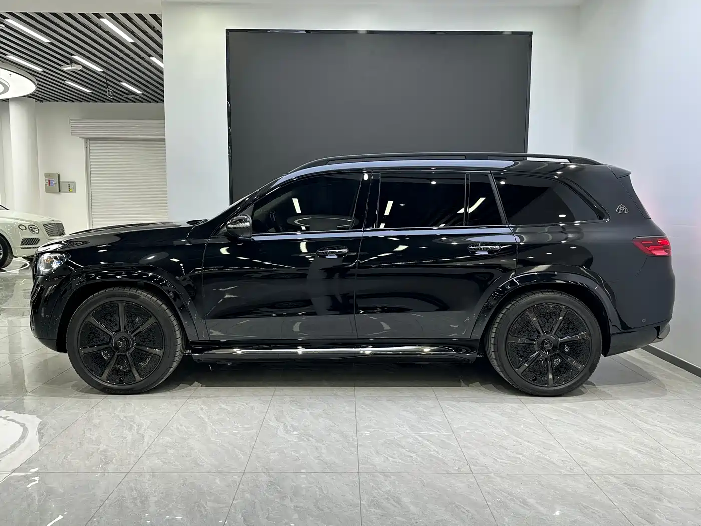 Mercedes-Benz Maybach GLS 2025 GLS 600 4MATIC Polar Night Edition фото 4