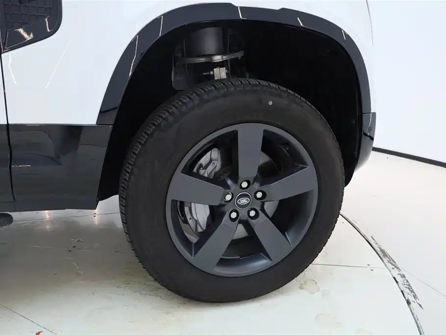 Land Rover Defender 2024 110 3.0T P400 X-DYNAMIC HSE фото 12
