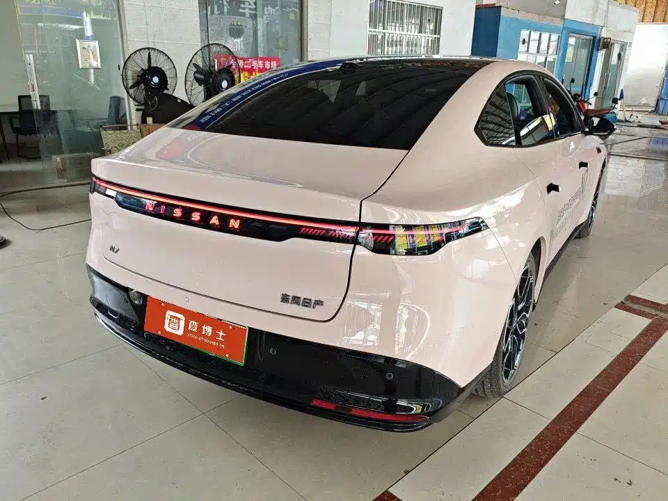 Photo 3 - Nissan N7