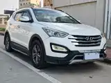 Photo 3 - Hyundai Santa Fe