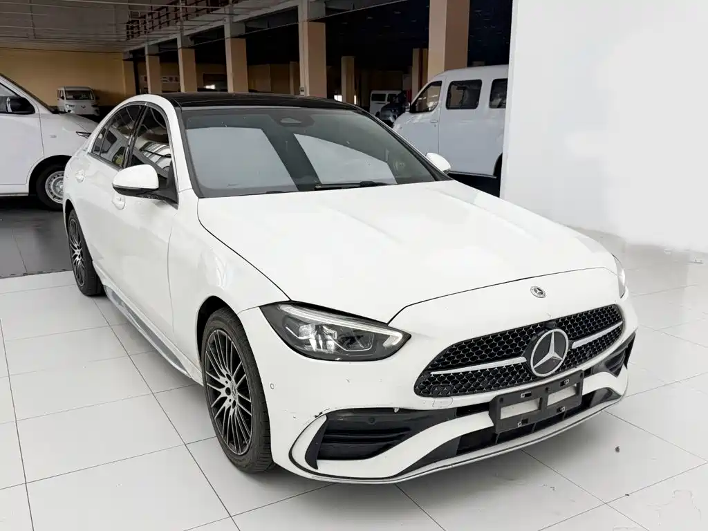 صورة 3 - Mercedes-Benz C-Class