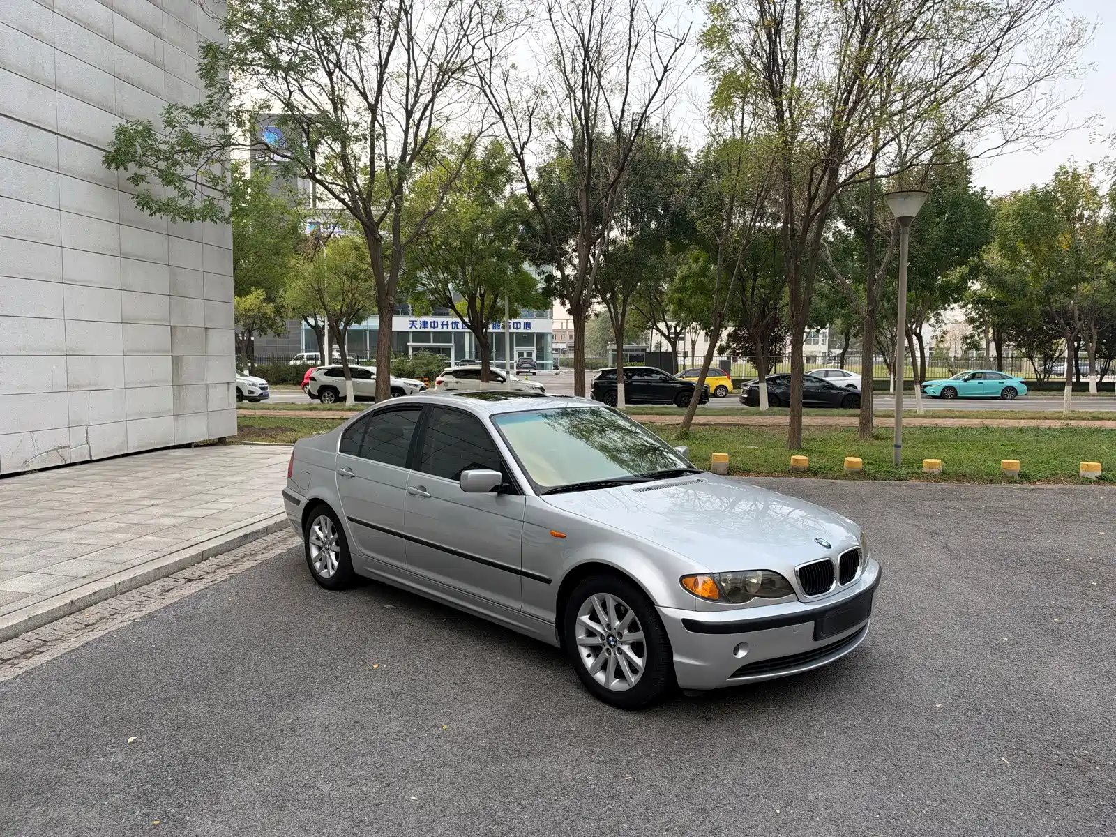 Photo 3 - BMW 3 Series