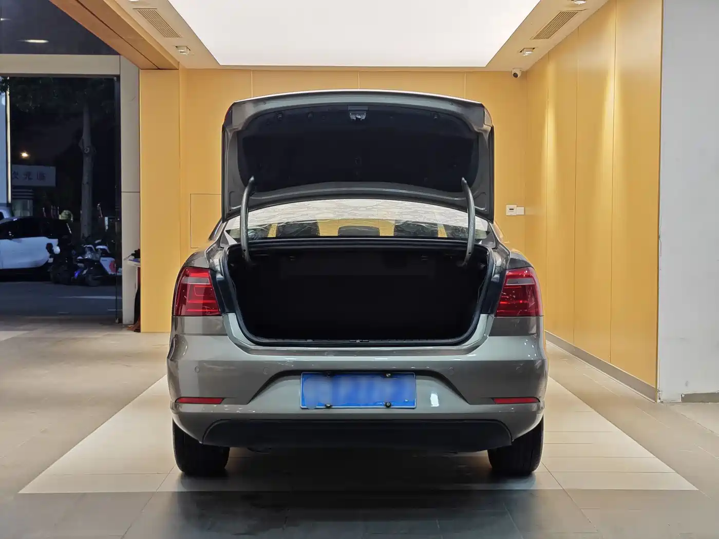 Volkswagen Bora 2014 1.6L Automatic Comfort Edition фото 26