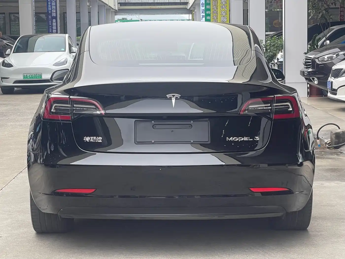 TESLA MODEL 3