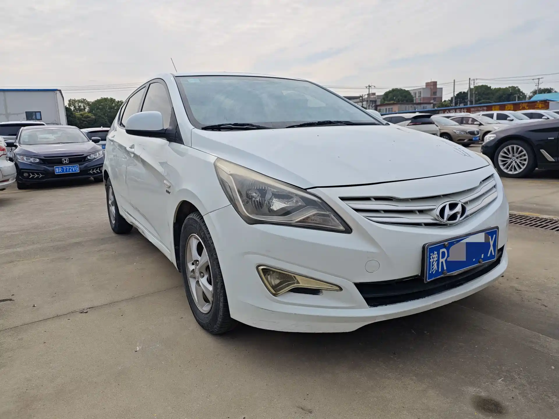 صورة 3 - Hyundai Reina