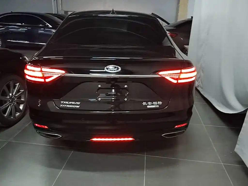 FORD TAURUS