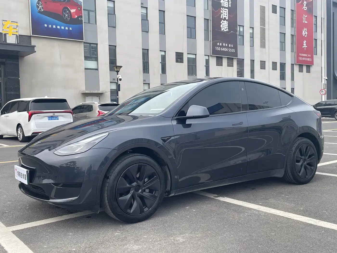 TESLA MODEL Y