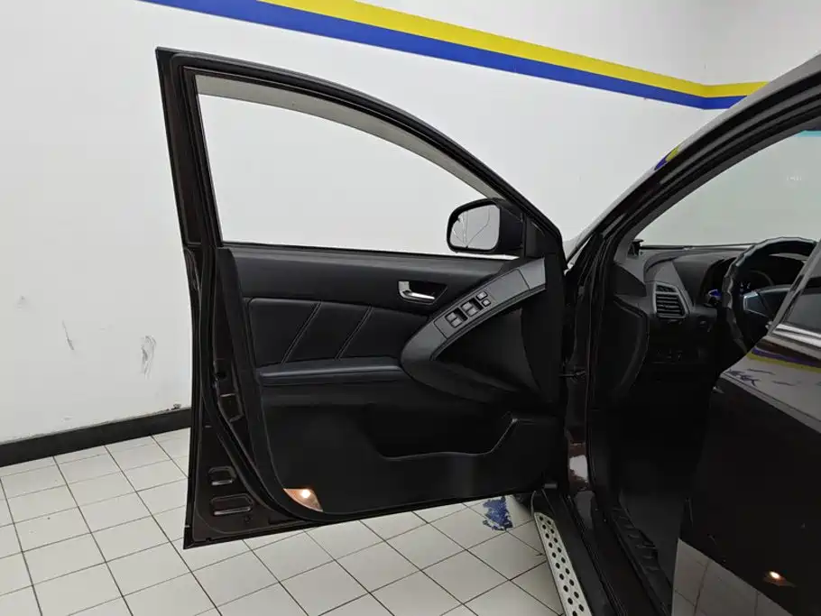 Luxgen U6 SUV 2017 2017 1.8T Tech Value Package