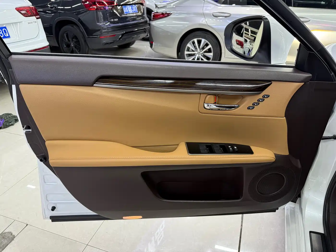 Lexus ES 2015 250 Elegance Edition фото 11