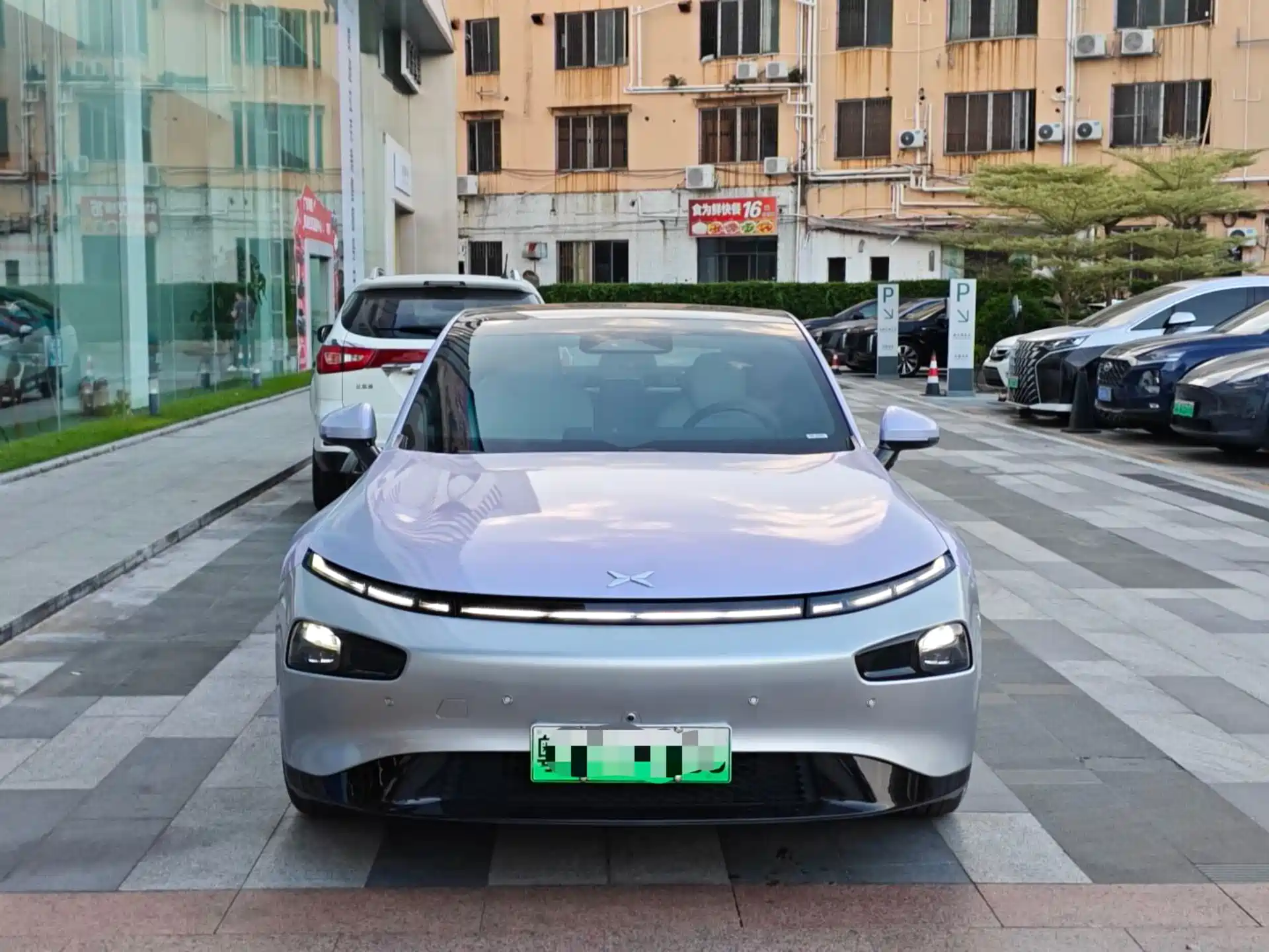 Фото 2 - XPeng P7