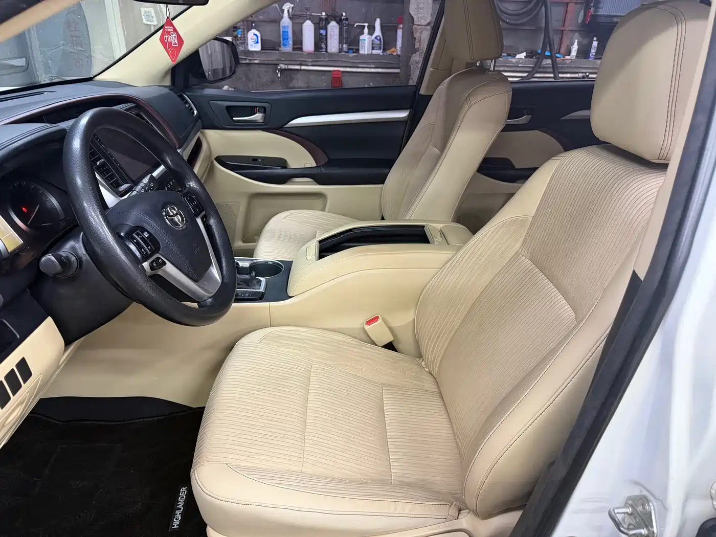 Photo 6 - Toyota Highlander