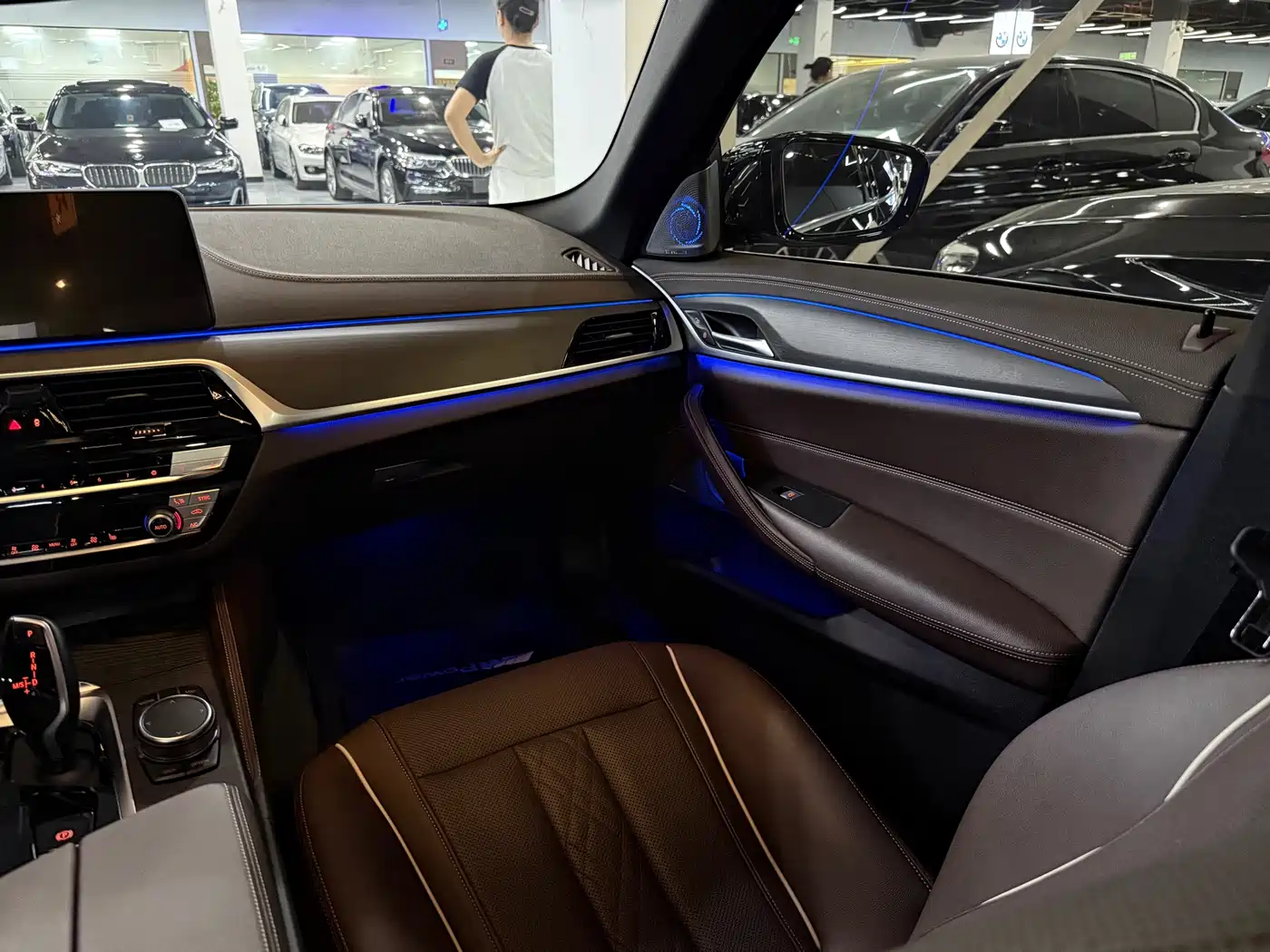 BMW 5 Series 2023 530Li Leading Luxury Package фото 16