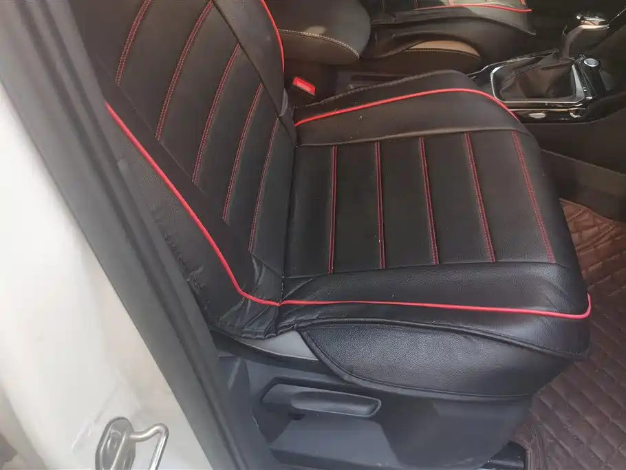 VOLKSWAGEN T ROC EXPLORING SONGS