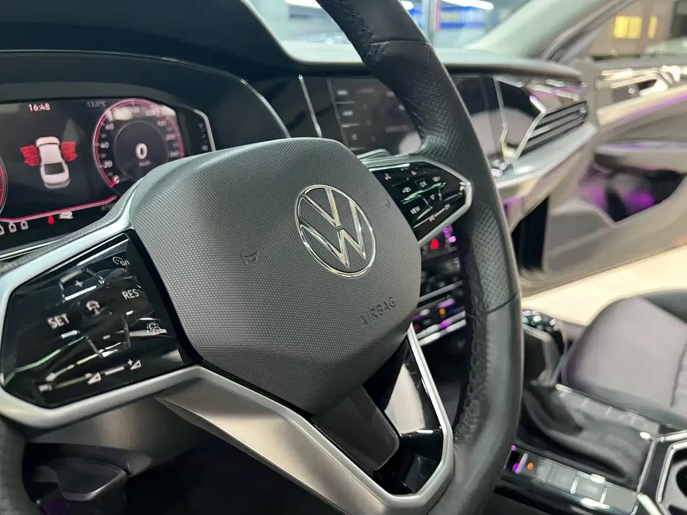 Volkswagen Passat 2022 330TSI Starlight Luxury Edition фото 6