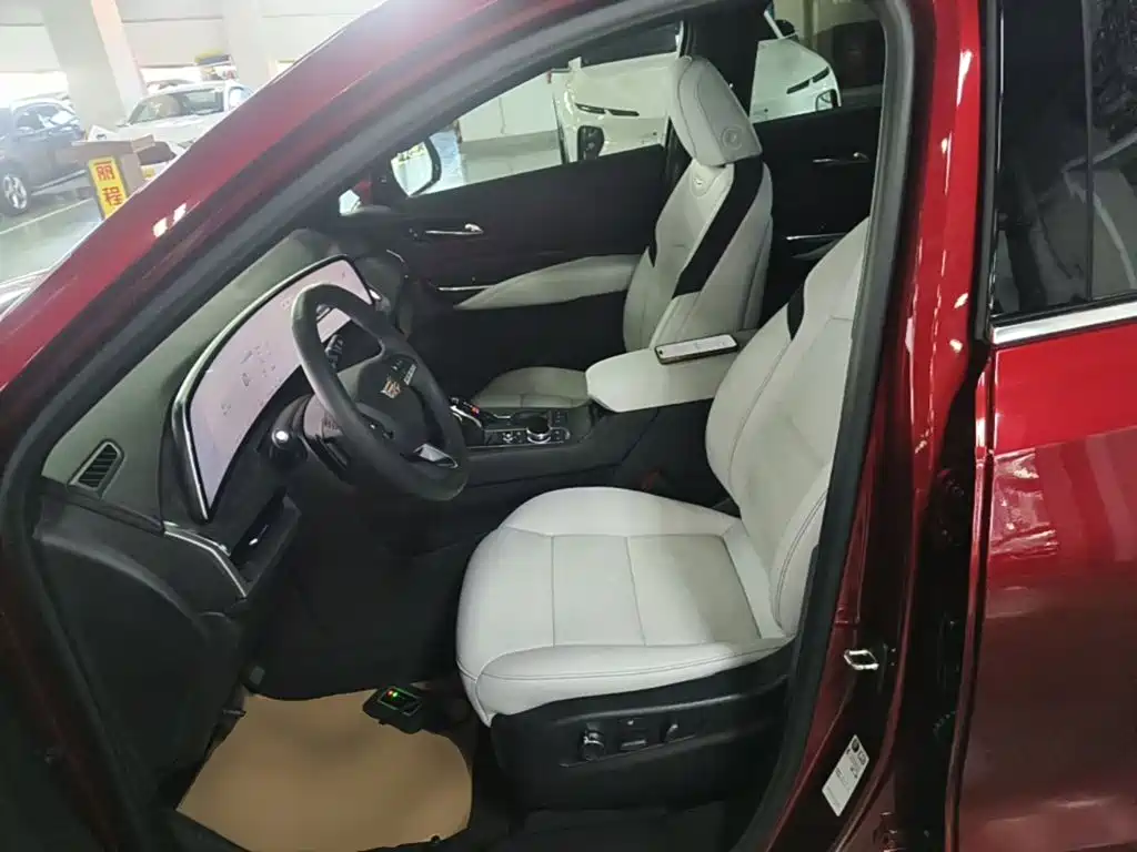 Фото 15 - Cadillac XT4