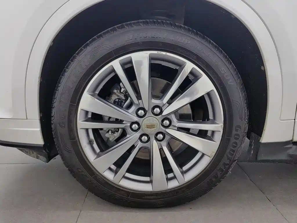 Фото 17 - Cadillac XT6