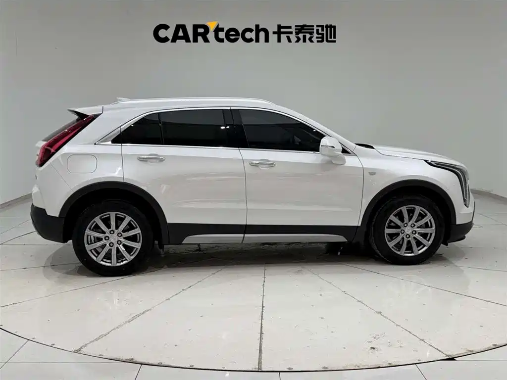 CADILLAC XT4