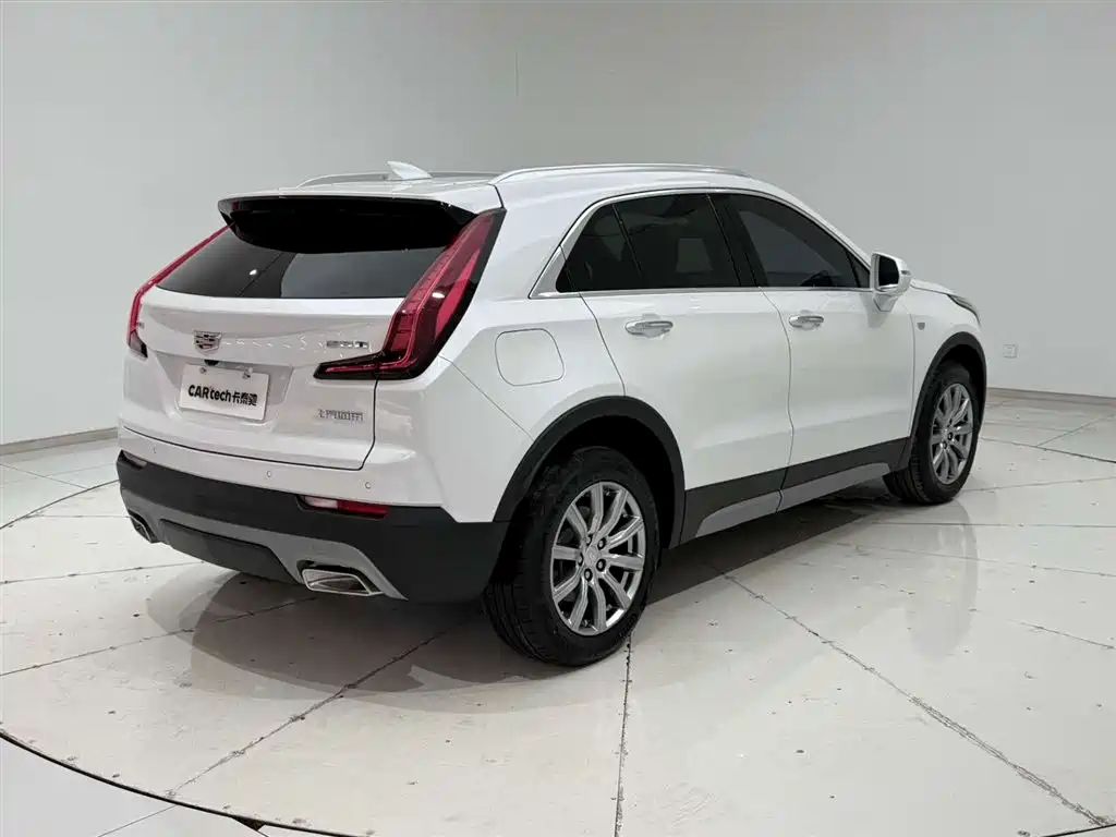 CADILLAC XT4