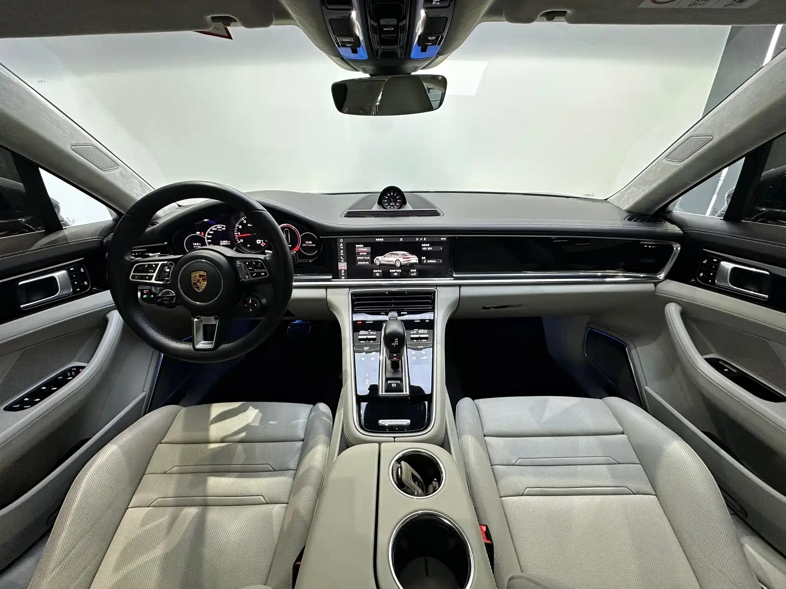 صورة 11 - Porsche Panamera