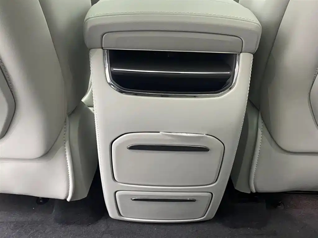 Volvo EM90 2026 2025 Ultra Six-Seater