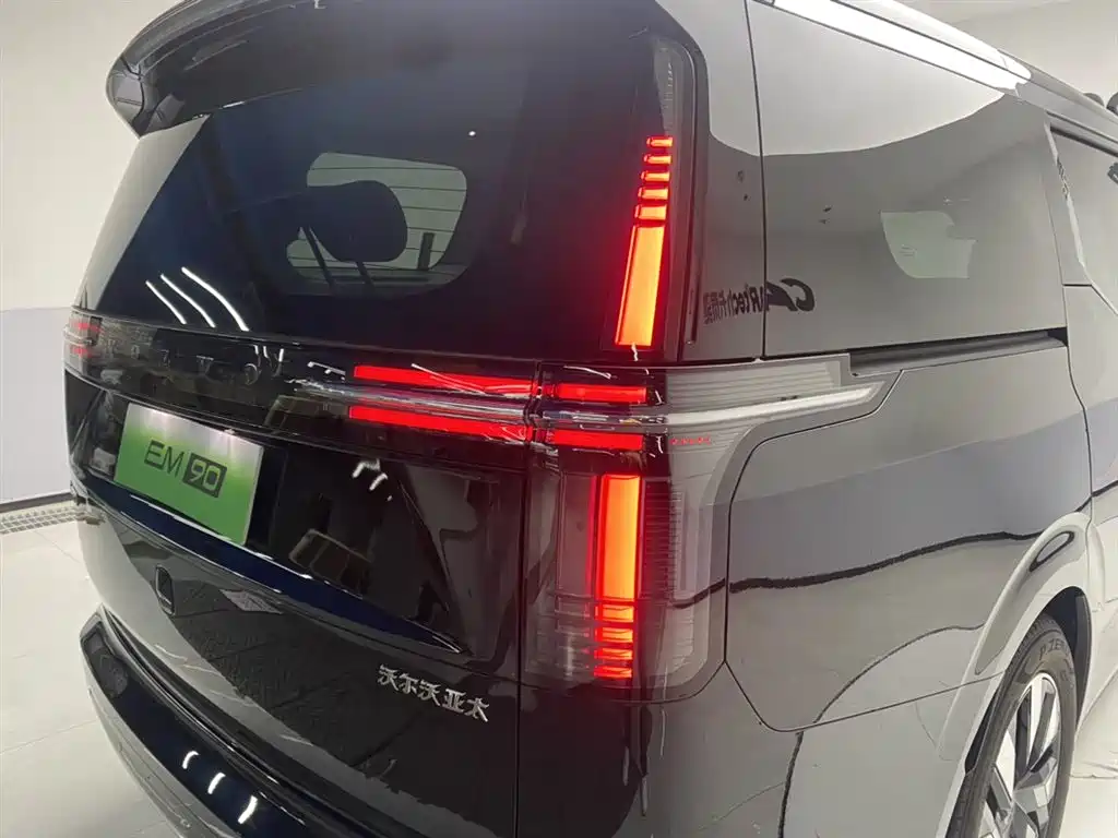 Volvo EM90 2026 2025 Ultra Six-Seater