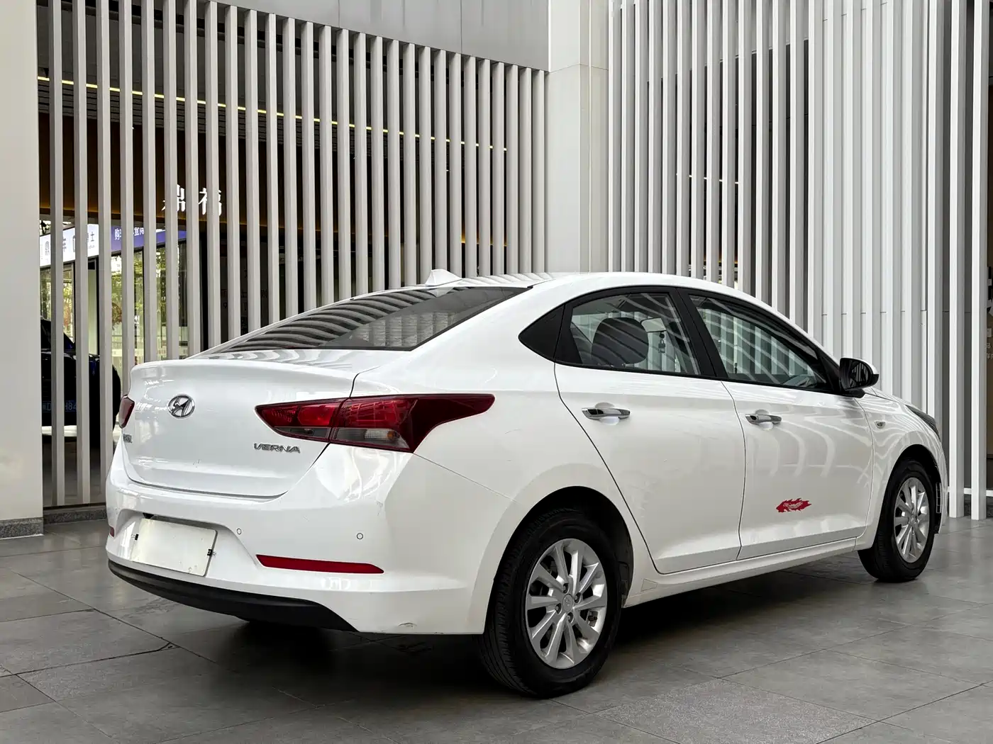 Hyundai Verna 2016 1.4L Manual Cool Edition GLS фото 11