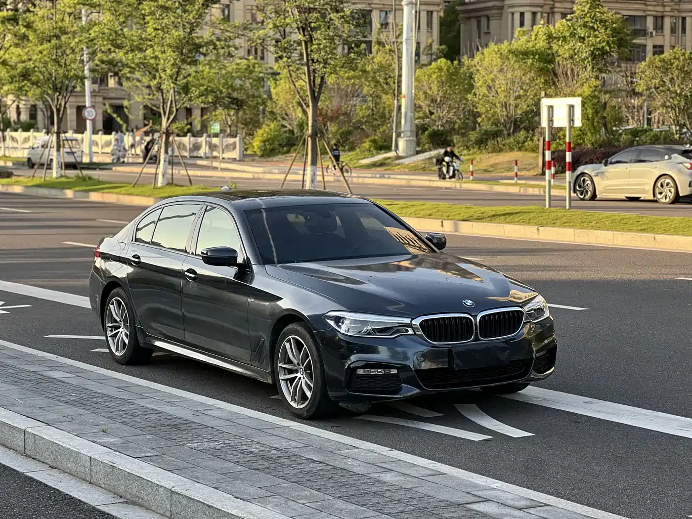 BMW 5 Series 2018 525Li M Sport Package фото 4