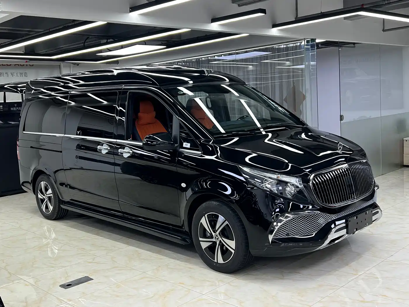 Mercedes-Benz V-Class 2024 V 300 L Long Wheelbase Premium фото 2