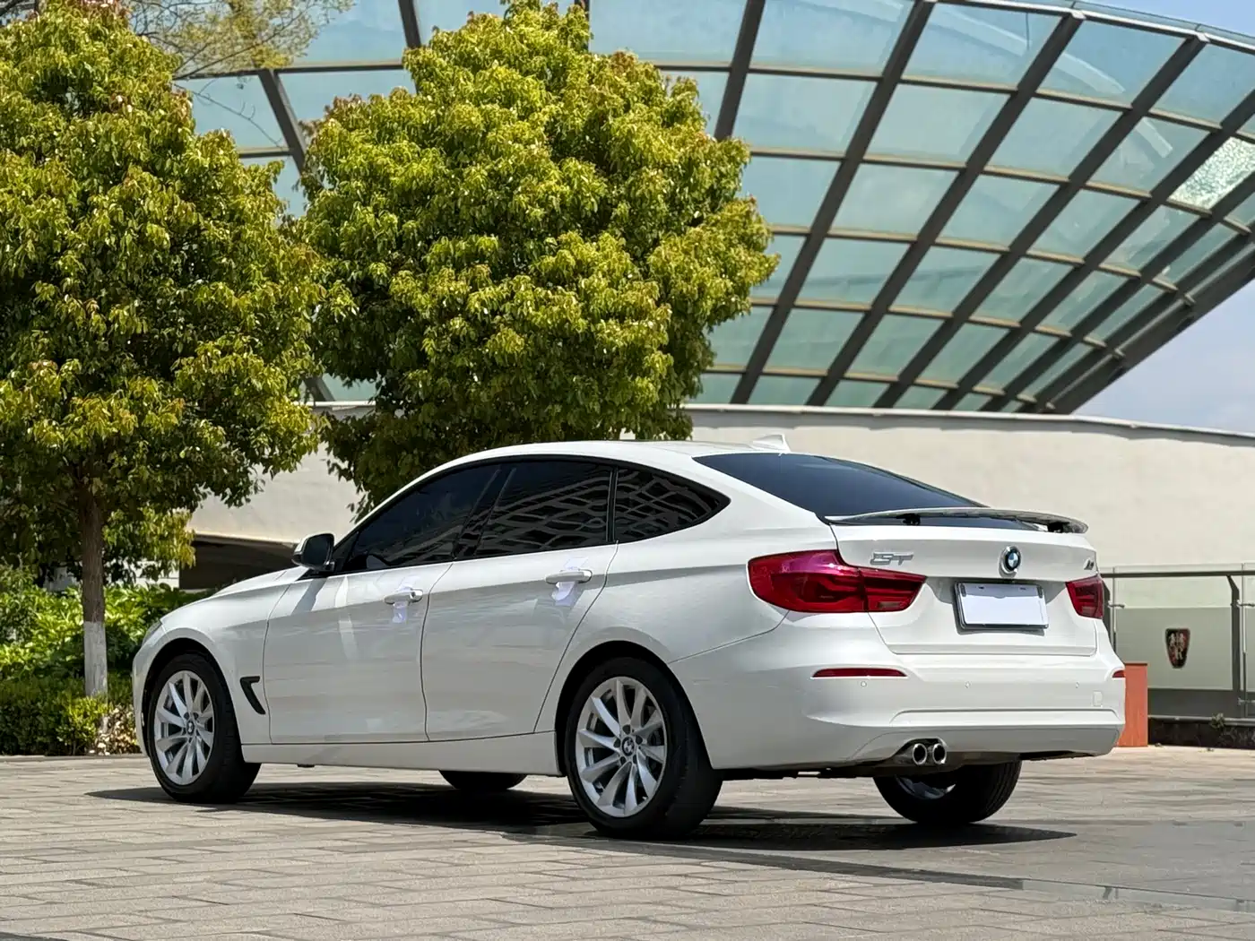 BMW 3 Series GT 2017 320i Fashion фото 9