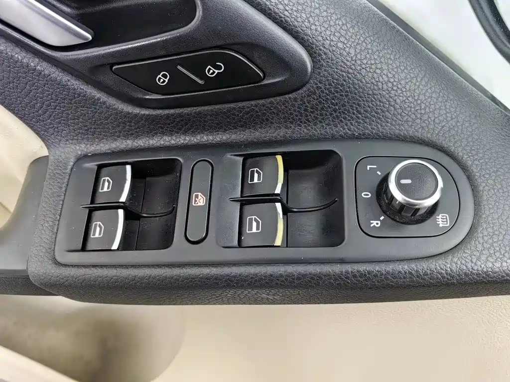 Фото 9 - Volkswagen Golf