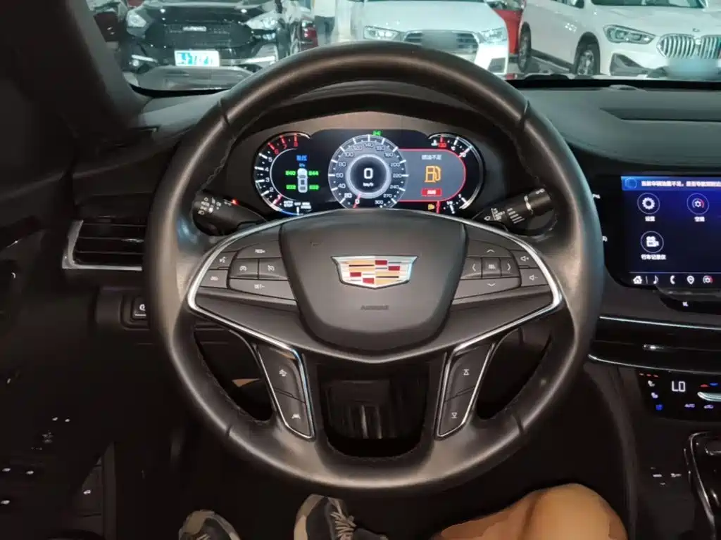 Фото 11 - Cadillac CT6