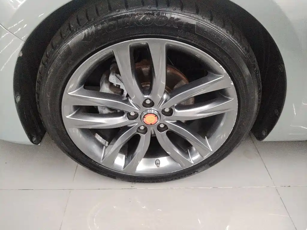 Hongqi H5 2018 2018 30TD Smart Connected Royal Edition