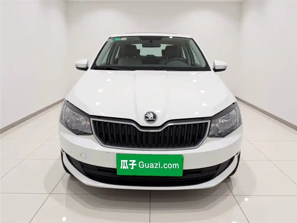 Škoda Fabia 2015 1.4L Manual Advance Edition фото 24