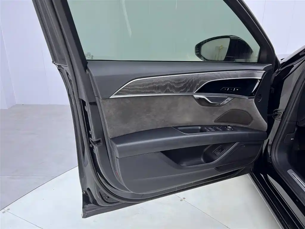 Audi A8 2019 Facelift Plus A8L 50 TFSI quattro Comfort фото 16
