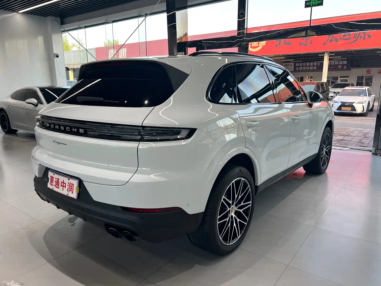 Photo 7 - Porsche Cayenne