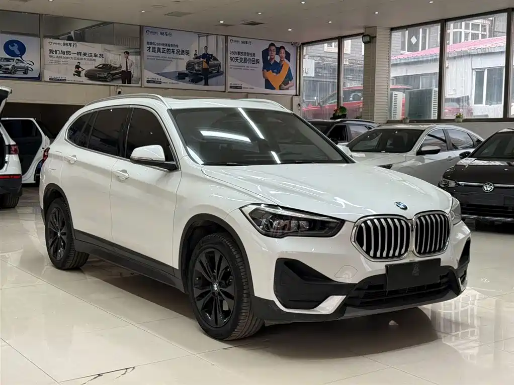 BMW X1 2022 sDrive20Li Fashion фото 3