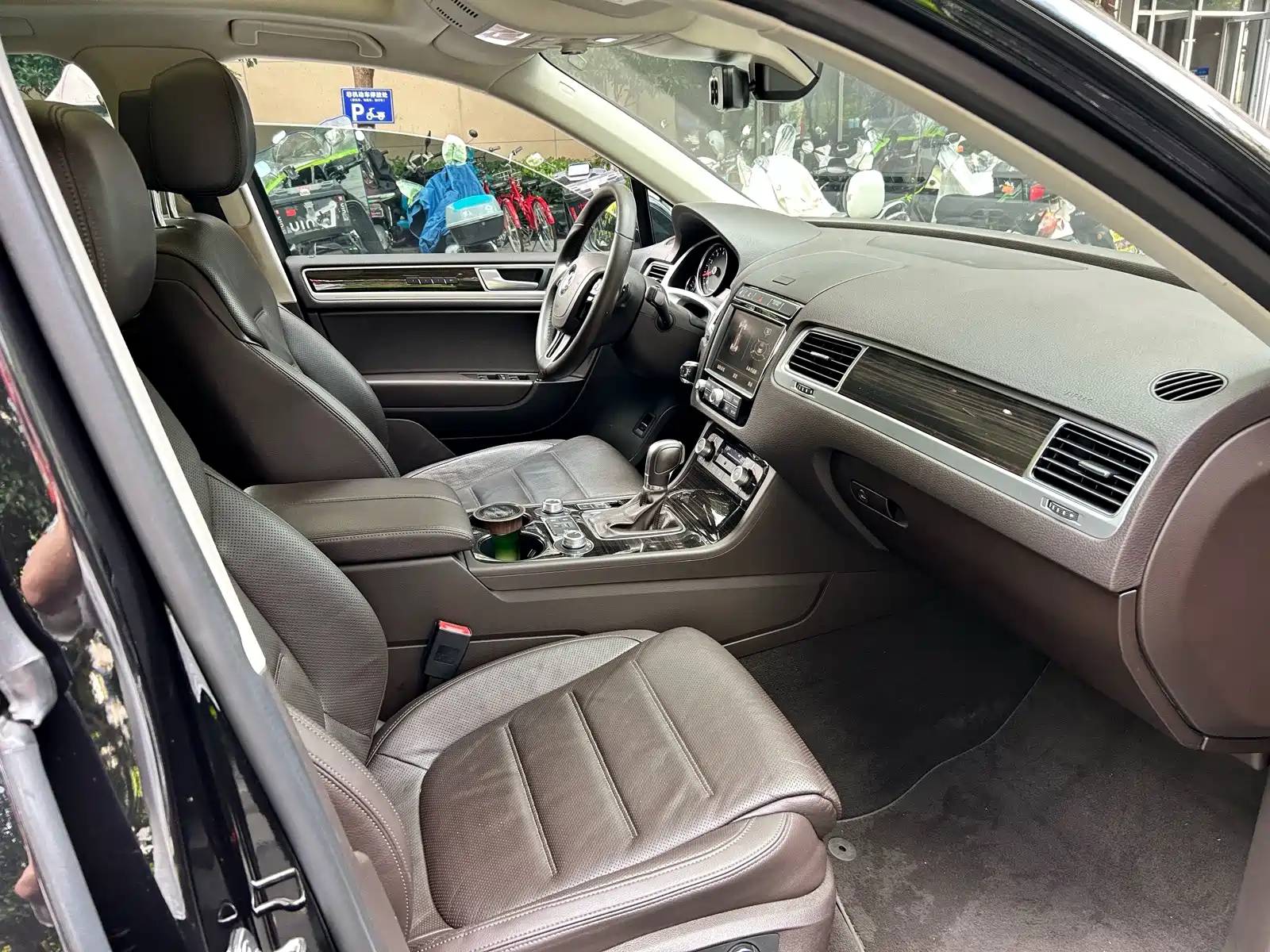 Фото 8 - Volkswagen Touareg