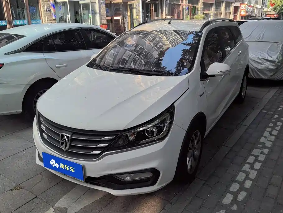 Фото 1 - Baojun 310W