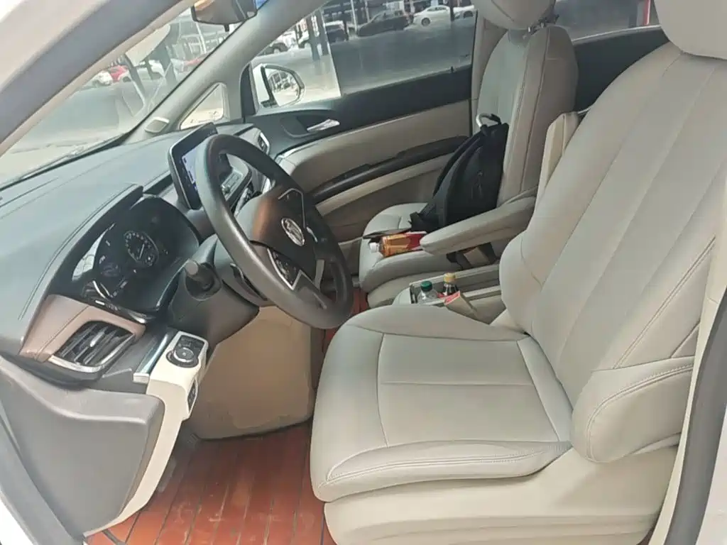 Photo 15 - Buick GL8