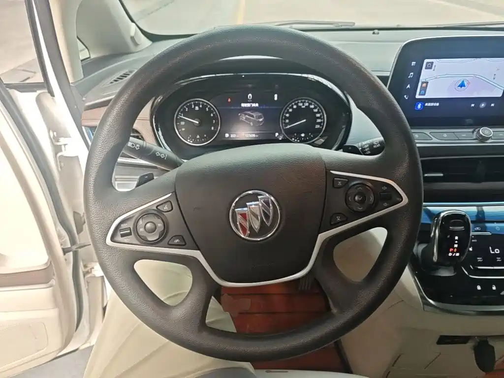 Photo 11 - Buick GL8