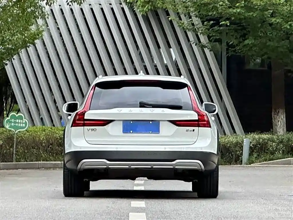 Volvo V90 2021 Model Cross Country B5 AWD Premium Smart Edition фото 4