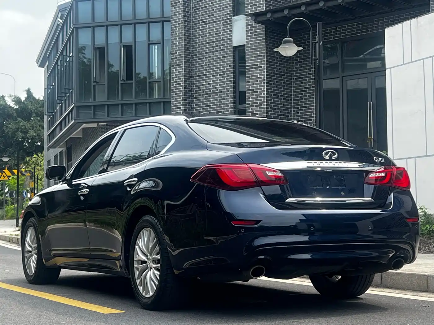Infiniti Q70 2015 Q70L 2.5L Enjoyment Edition фото 15