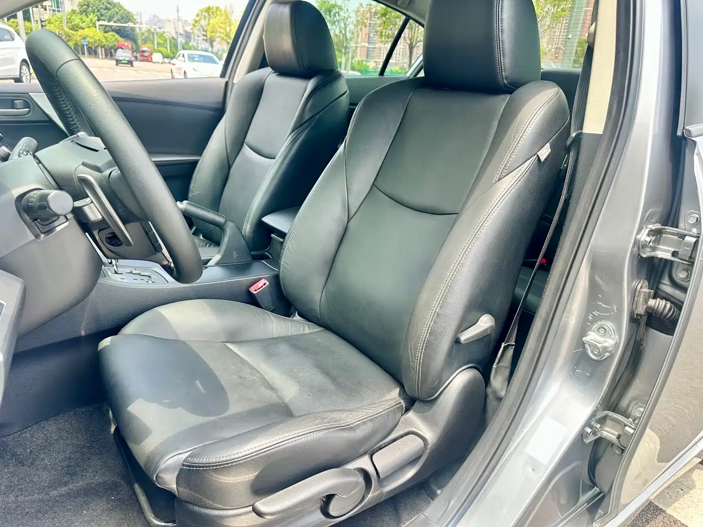 Mazda Mazda3 Axela 2013 2011 Sedan 2.0L Automatic Luxury
