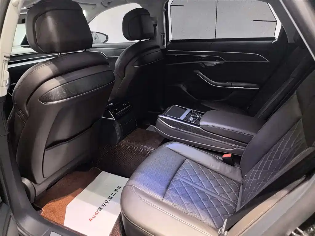 Audi A8 2023 A8L 50 TFSI quattro Exclusive фото 5