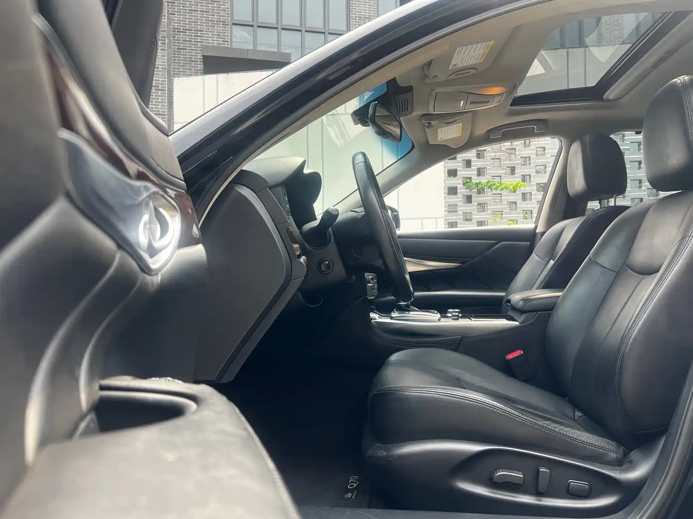 Infiniti Q70 2015 Q70L 2.5L Enjoyment Edition фото 24