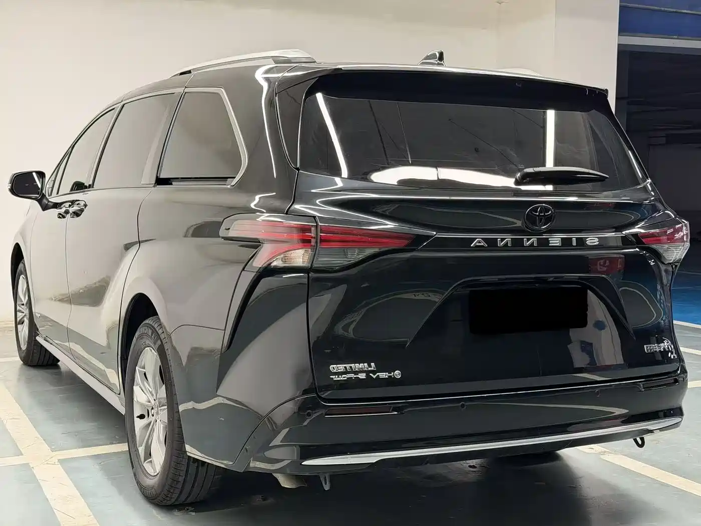 Toyota Sienna 2024 2.5L Hybrid 4WD Premium Edition фото 9